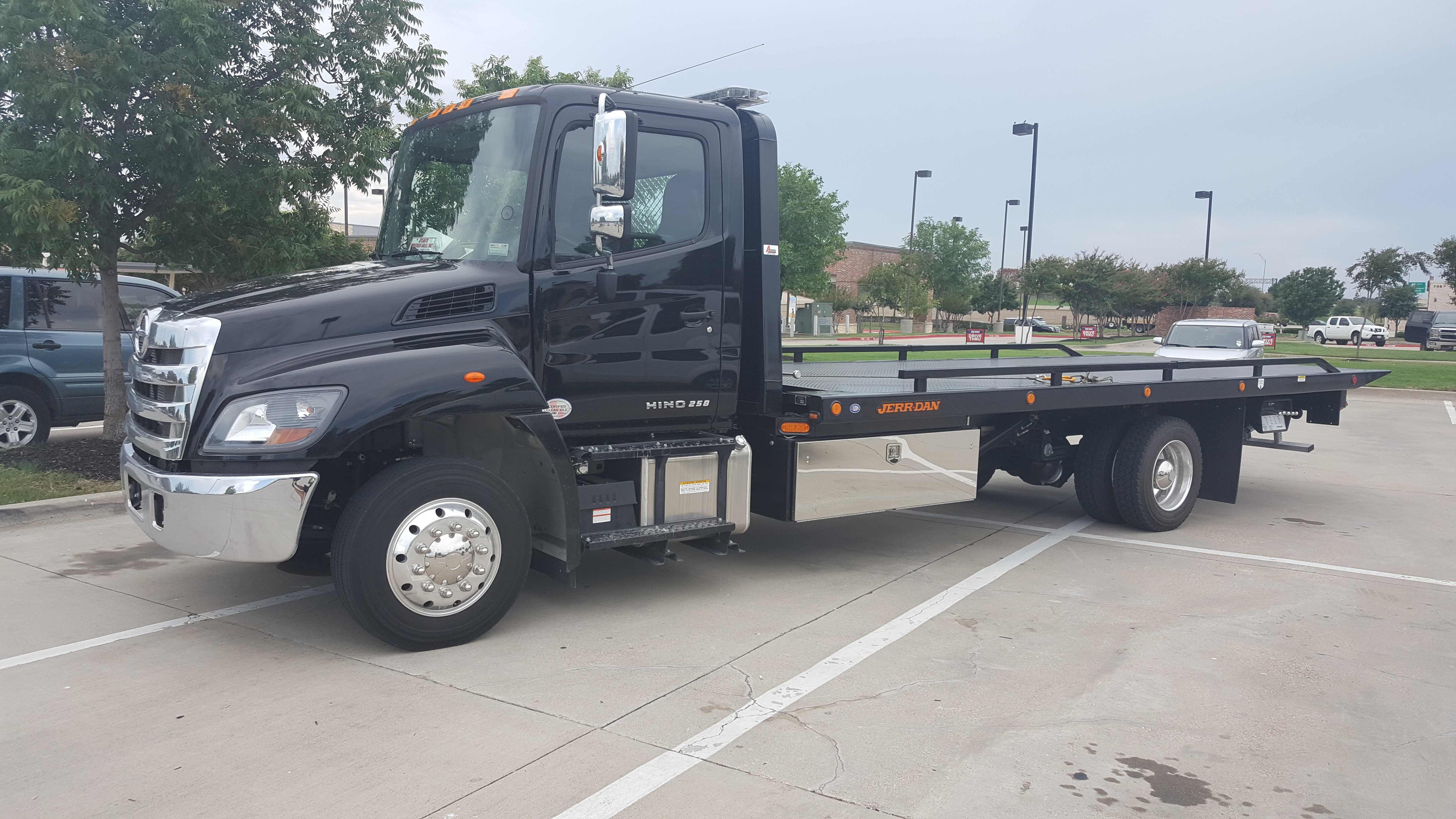 Flatbed Tow tuck in dallas tx business image in Dallas, TX